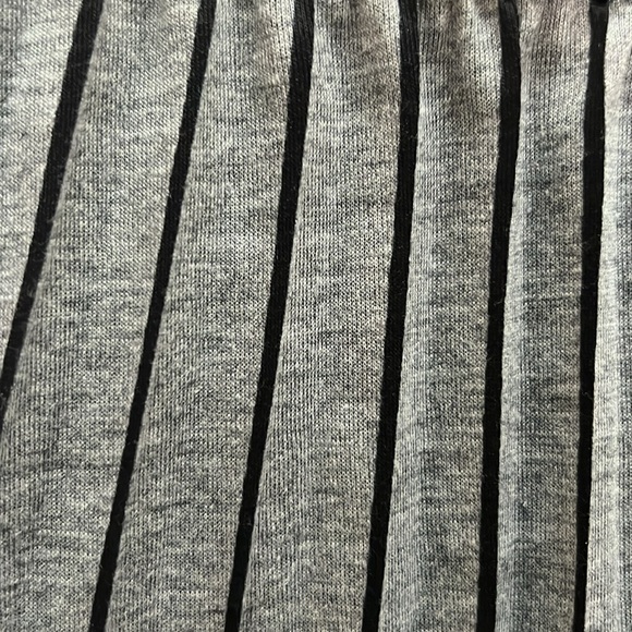 Pleated skirt - Picture 2 of 3